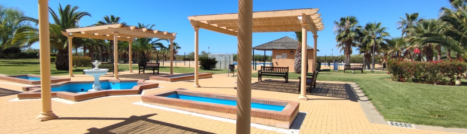 Apartamentos en planta baja y primera planta a 1,5 Km de la playa