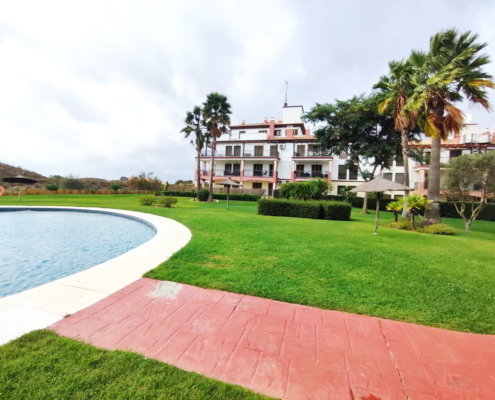 Piso en planta baja con terraza privada y garaje