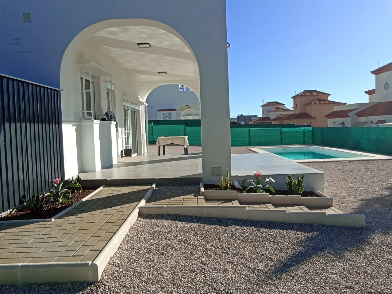 Piso en planta baja con terraza privada y garaje