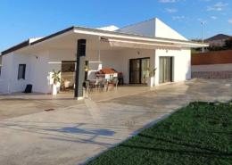 Chalet individual en Ayamonte con piscina. De 3 dormitorios y 2 baños